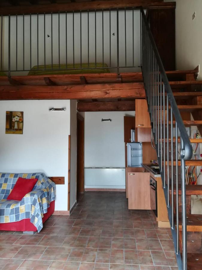 Agriturismo Le Cascine カステル・ディ・トーラ エクステリア 写真